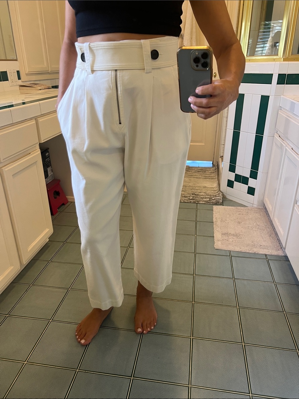 High-Waist Pleated Cropped Trousers - White